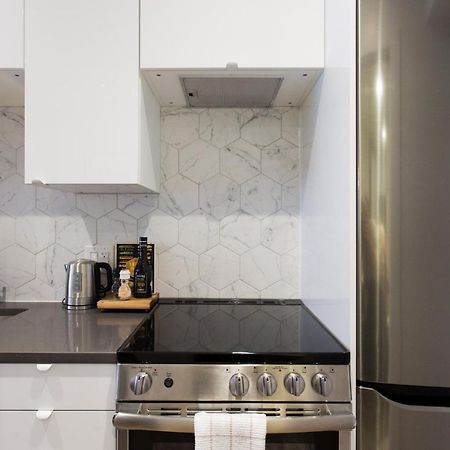 Blue Oasis Studio With Full Kitchen And Bath By Den Stays Montréal Kültér fotó